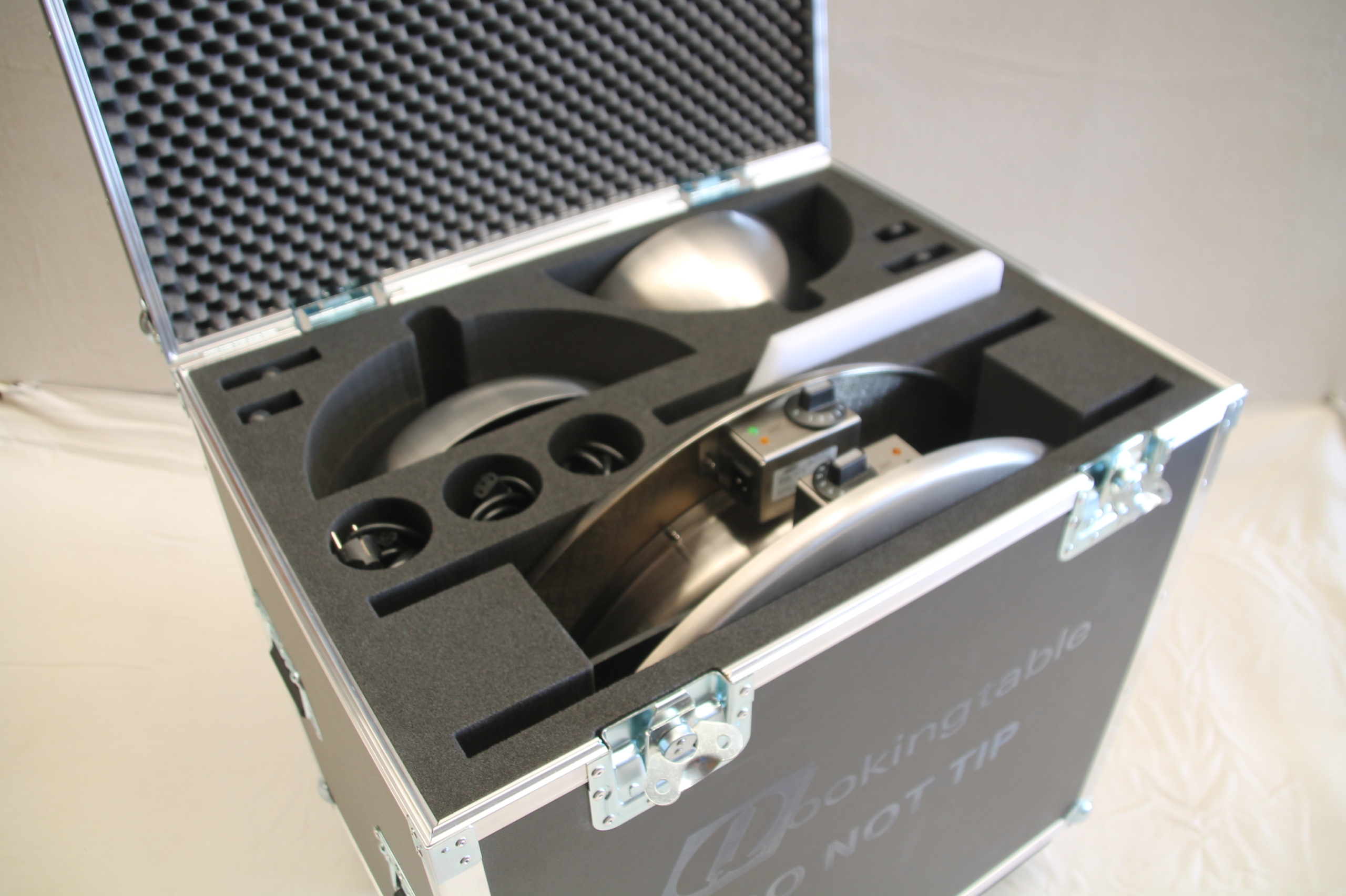 FLIGHT CASE 2 X PORTABLE PU-70 + ACCESSOIRES (1)